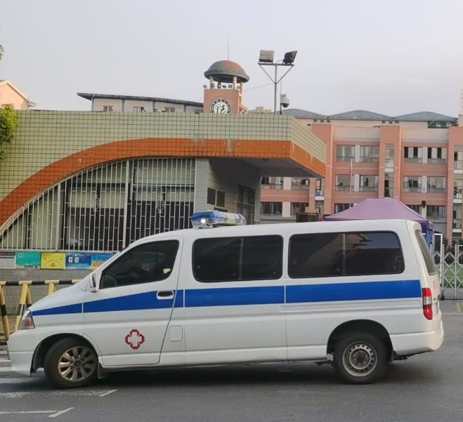 磁县救护车出租护送骨折病人一公里多少钱